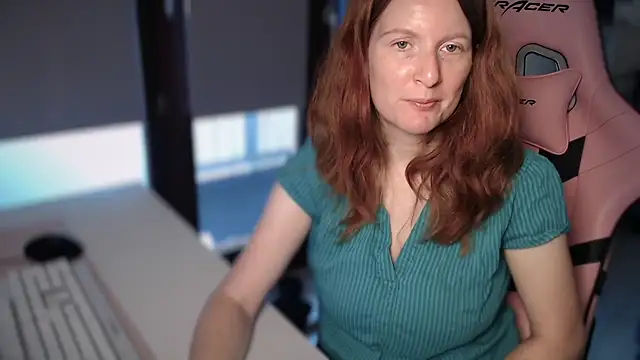 Snapshot of Exotic-Desire chatting on 10.07.25 Exotic-Desire online show from 10.07.25