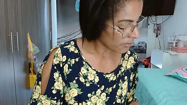 Snapshot of kateleyagrey chatting on 01.21.25 kateleyagrey online show from 01.21.25