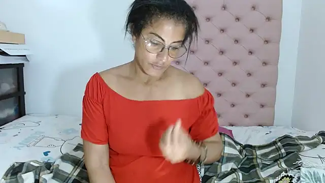 Snapshot of kateleyagrey chatting on 03.07.25 kateleyagrey online show from 03.07.25