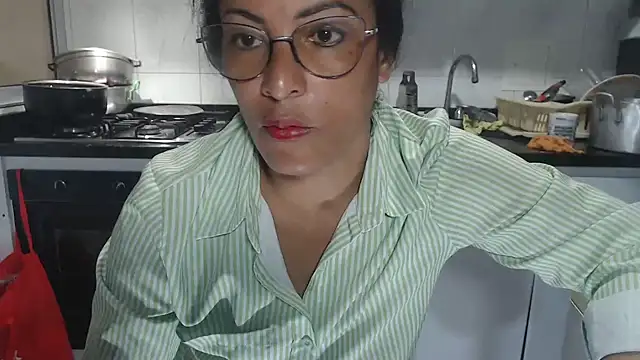 Snapshot of kateleyagrey chatting on 10.21.25 kateleyagrey online show from 10.21.25