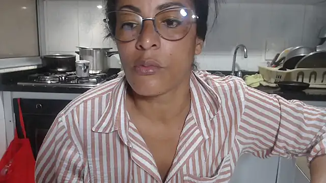 Snapshot of kateleyagrey chatting on 10.24.25 kateleyagrey online show from 10.24.25