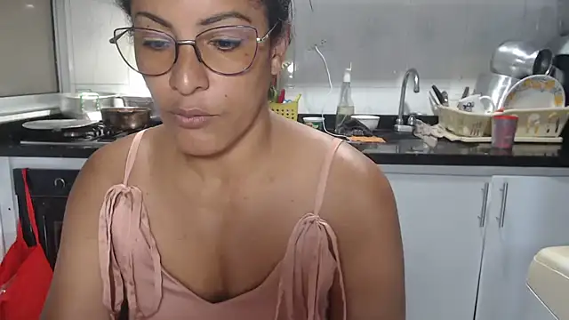 Snapshot of kateleyagrey chatting on 10.27.25 kateleyagrey online show from 10.27.25