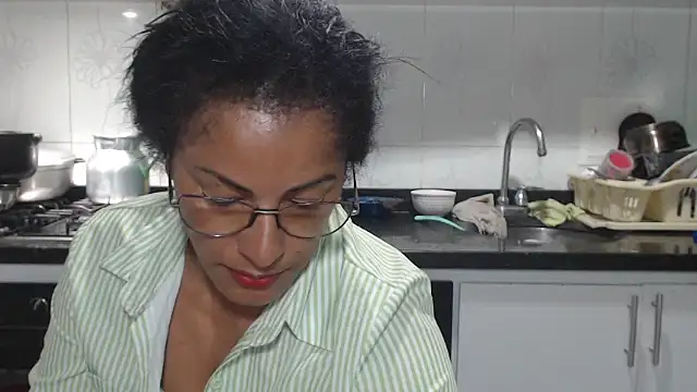 Snapshot of kateleyagrey chatting on 11.12.25 kateleyagrey online show from 11.12.25