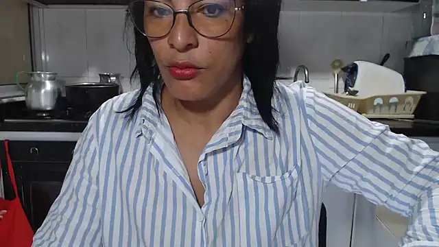 Snapshot of kateleyagrey chatting on 11.16.25 kateleyagrey online show from 11.16.25