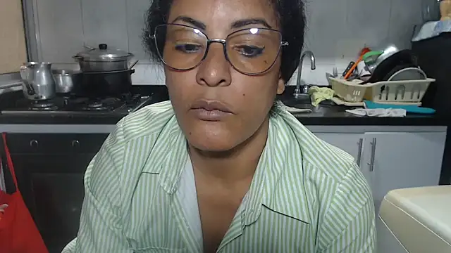 Snapshot of kateleyagrey chatting on 11.17.25 kateleyagrey online show from 11.17.25