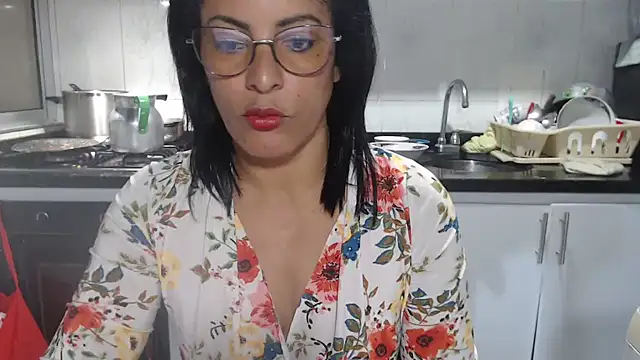 Snapshot of kateleyagrey chatting on 11.21.25 kateleyagrey online show from 11.21.25