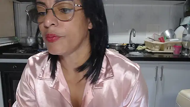 Snapshot of kateleyagrey chatting on 11.30.25 kateleyagrey online show from 11.30.25