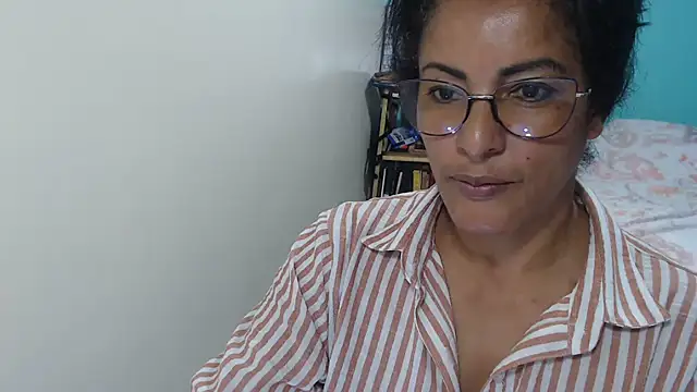 Snapshot of kateleyagrey chatting on 12.01.25 kateleyagrey online show from 12.01.25