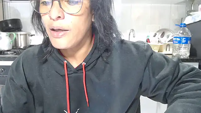 Snapshot of kateleyagrey chatting on 12.14.25 kateleyagrey online show from 12.14.25