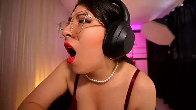 Snapshot of tu_julieta_gh chatting on 07.21.26 tu julieta gh online show from 07.21.26