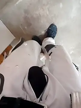 Snapshot of GeilerSchweizer chatting on 11.18.25 GeilerSchweizer online show from 11.18.25