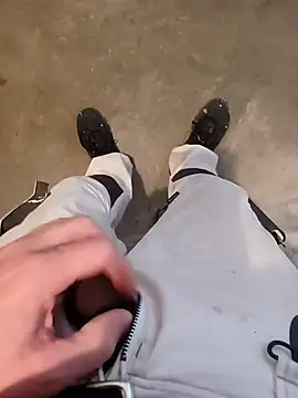 Snapshot of GeilerSchweizer chatting on 11.19.25 GeilerSchweizer online show from 11.19.25