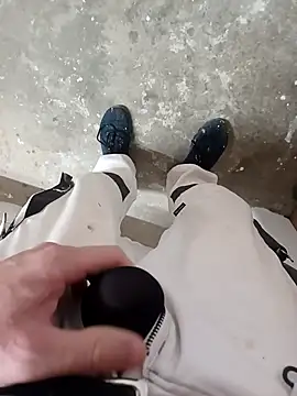 Snapshot of GeilerSchweizer chatting on 11.20.25 GeilerSchweizer online show from 11.20.25