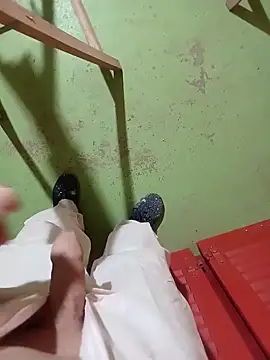 Snapshot of GeilerSchweizer chatting on 12.15.25 GeilerSchweizer online show from 12.15.25