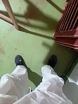 Snapshot of GeilerSchweizer chatting on 12.16.25 GeilerSchweizer online show from 12.16.25