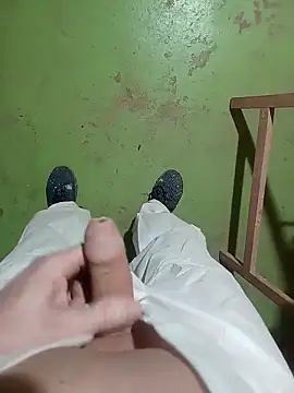 Snapshot of GeilerSchweizer chatting on 12.18.25 GeilerSchweizer online show from 12.18.25