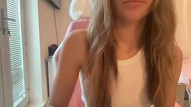 Snapshot of Lillymariee chatting on 01.01.25 Lillymariee online show from 01.01.25