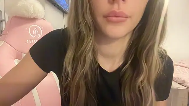 Snapshot of Lillymariee chatting on 01.14.25 Lillymariee online show from 01.14.25