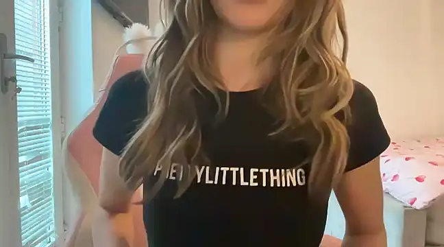 Snapshot of Lillymariee chatting on 02.07.25 Lillymariee online show from 02.07.25