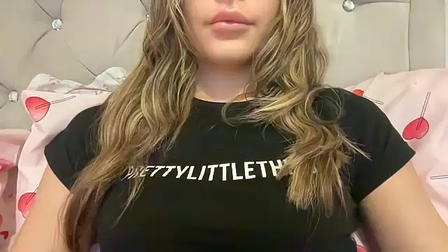 Snapshot of Lillymariee chatting on 02.07.25 Lillymariee online show from 02.07.25