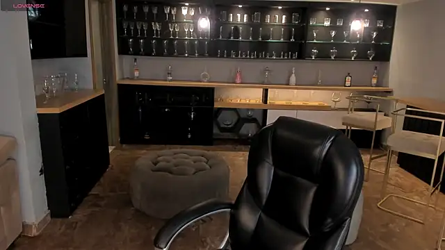 Snapshot of RoseFerrera chatting on 10.25.25 RoseFerrera online show from 10.25.25