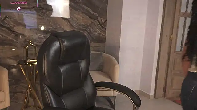 Snapshot of RoseFerrera chatting on 10.27.25 RoseFerrera online show from 10.27.25