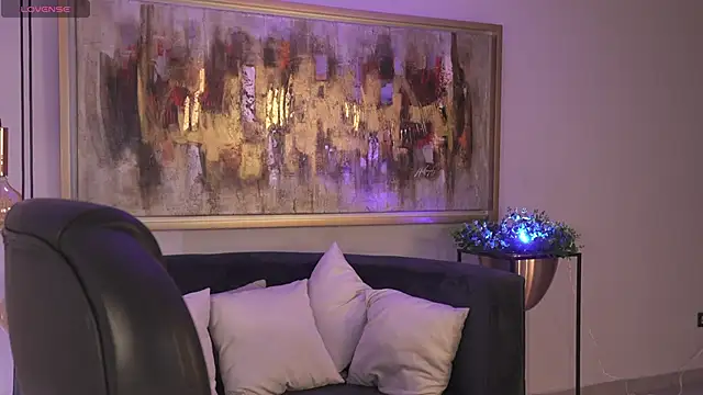 Snapshot of RoseFerrera chatting on 11.17.25 RoseFerrera online show from 11.17.25