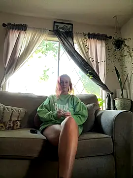 Snapshot of ClumsyLink chatting on 10.17.25 ClumsyLink online show from 10.17.25