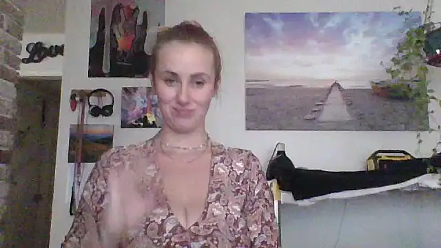 Snapshot of ClumsyLink chatting on 10.22.25 ClumsyLink online show from 10.22.25