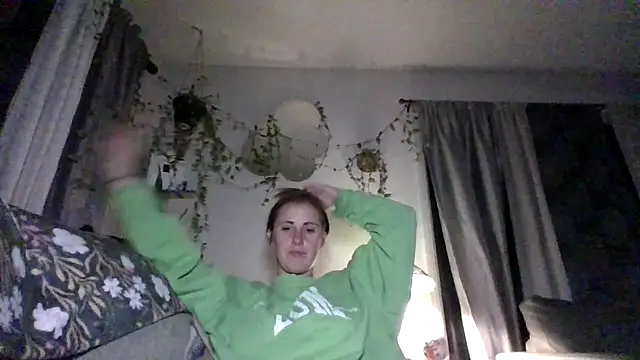 Snapshot of ClumsyLink chatting on 10.25.25 ClumsyLink online show from 10.25.25