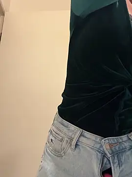 Snapshot of ClumsyLink chatting on 11.08.25 ClumsyLink online show from 11.08.25