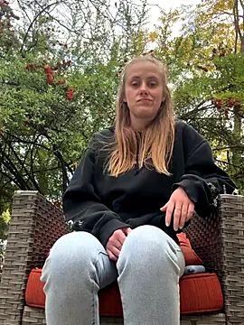 Snapshot of ClumsyLink chatting on 11.19.25 ClumsyLink online show from 11.19.25