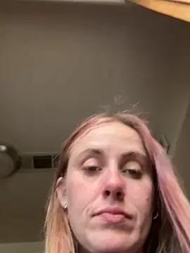 Snapshot of ClumsyLink chatting on 11.23.25 ClumsyLink online show from 11.23.25