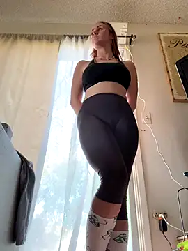 Snapshot of ClumsyLink chatting on 12.04.25 ClumsyLink online show from 12.04.25