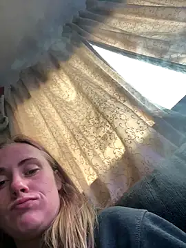 Snapshot of ClumsyLink chatting on 12.17.25 ClumsyLink online show from 12.17.25