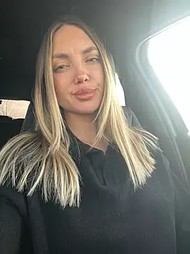 Snapshot of AngelinaMoore chatting on 02.15.25 AngelinaMoore online show from 02.15.25