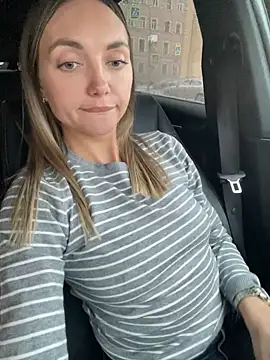 Snapshot of AngelinaMoore chatting on 02.18.25 AngelinaMoore online show from 02.18.25