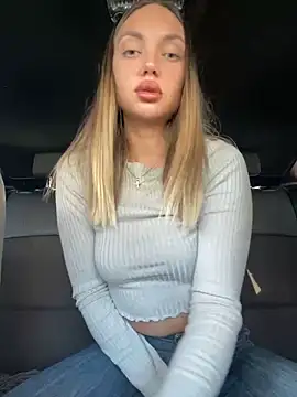 Snapshot of AngelinaMoore chatting on 02.26.25 AngelinaMoore online show from 02.26.25