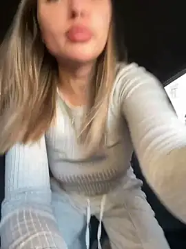 Snapshot of AngelinaMoore chatting on 03.17.25 AngelinaMoore online show from 03.17.25