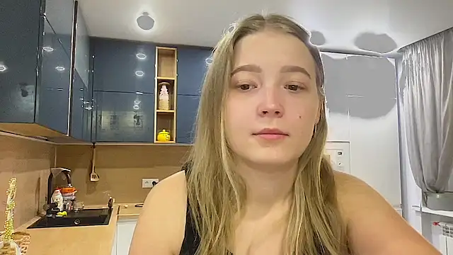 Snapshot of CharmingSarah chatting on 09.12.25 CharmingSarah online show from 09.12.25