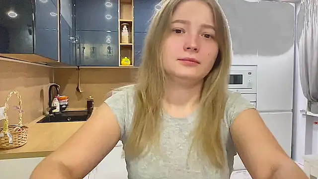 Snapshot of CharmingSarah chatting on 09.14.25 CharmingSarah online show from 09.14.25