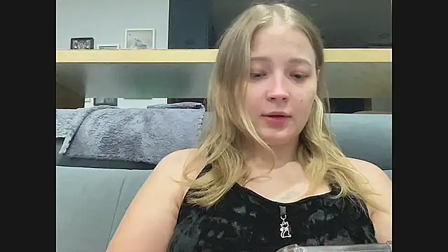 Snapshot of CharmingSarah chatting on 10.16.25 CharmingSarah online show from 10.16.25