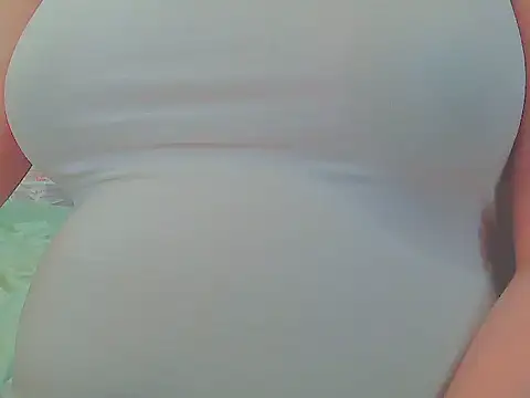 Snapshot of keepmepregnantT chatting on 11.04.25 keepmepregnantT online show from 11.04.25