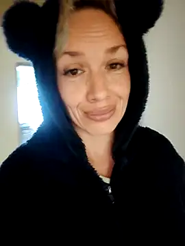 Snapshot of sexymarilyncolombia chatting on 02.15.25 sexymarilyncolombia online show from 02.15.25