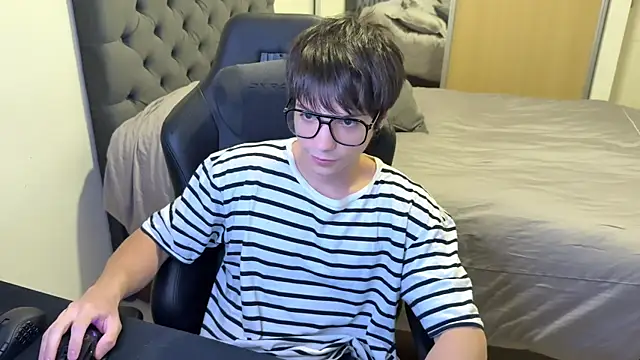 SasukeUhchiaa online show from 03.11.25