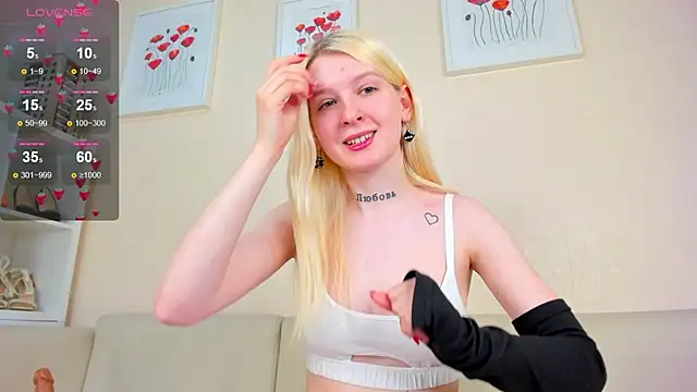 Snapshot of rosa_mariposa_ chatting on 01.24.25 rosa mariposa online show from 01.24.25