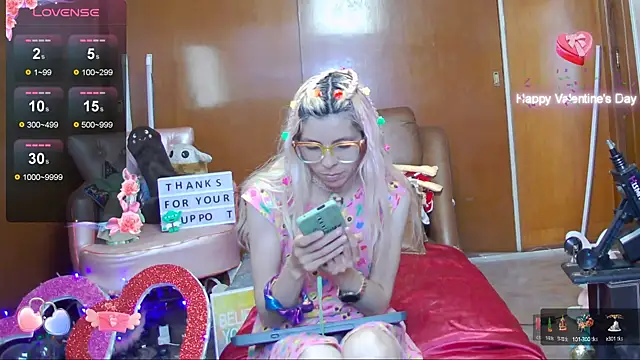 Skinygirl online show from 12.10.24