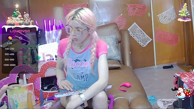 Skinygirl online show from 02.14.25