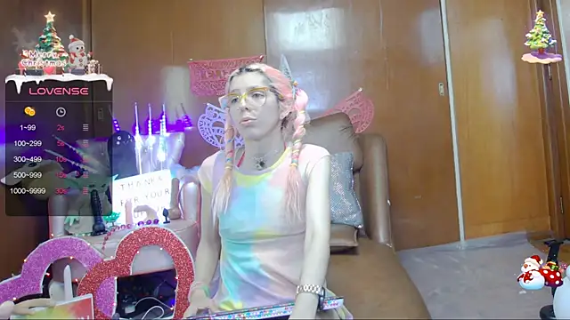 Skinygirl online show from 02.21.25