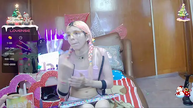 Skinygirl online show from 02.23.25